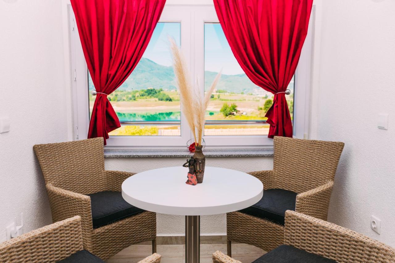 Apartmani Markesic Ramsko Jezero Prozor Bagian luar foto