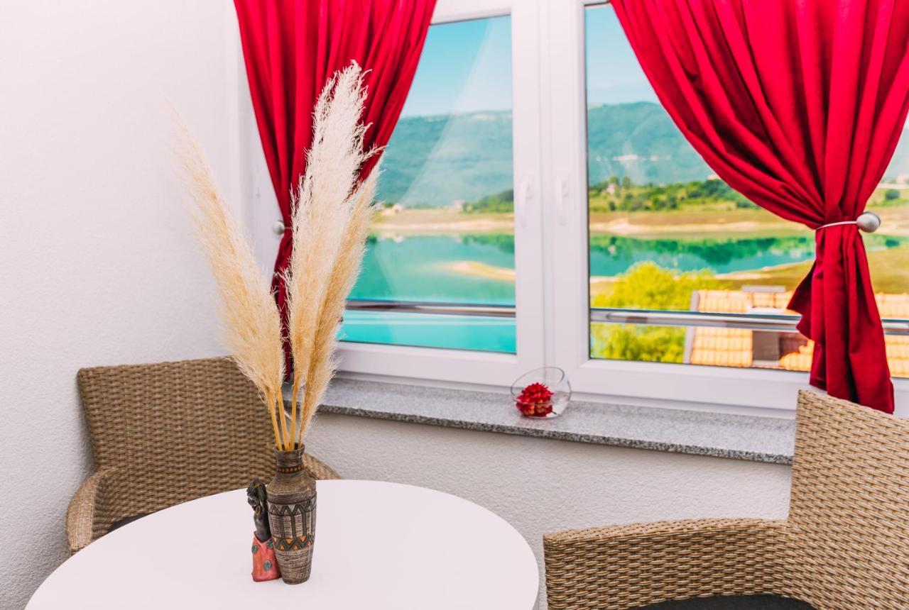 Apartmani Markesic Ramsko Jezero Prozor Bagian luar foto