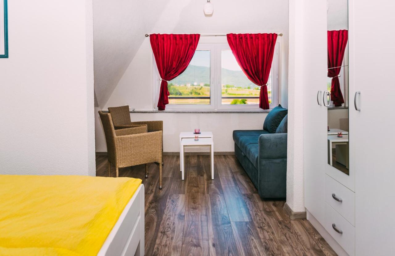 Apartmani Markesic Ramsko Jezero Prozor Bagian luar foto