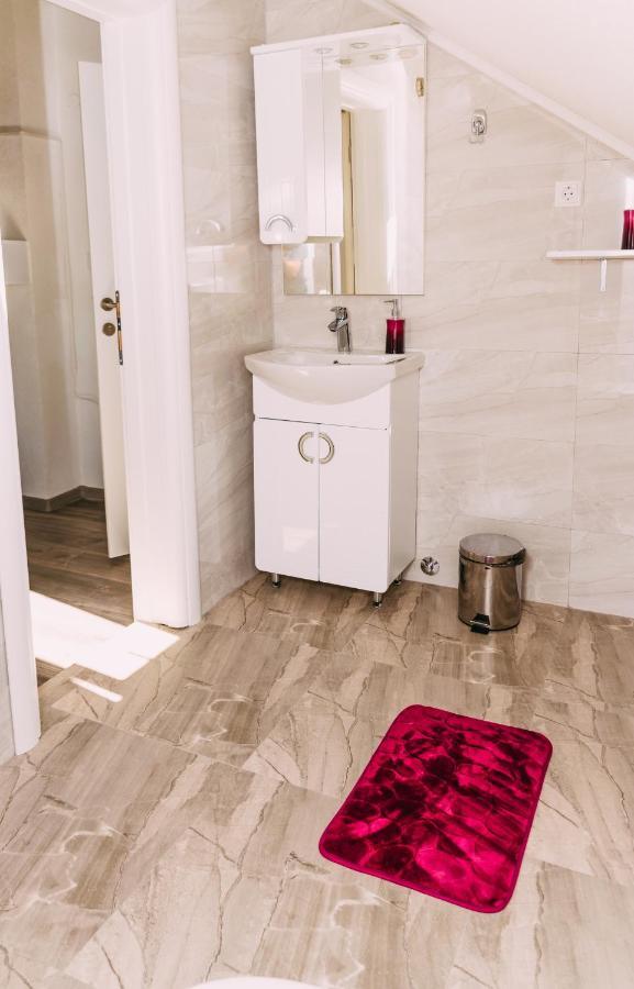 Apartmani Markesic Ramsko Jezero Prozor Bagian luar foto